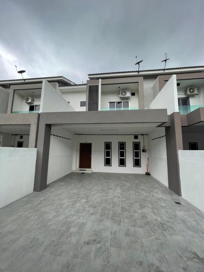 No 61 Nazirin Homestay Tmn Indah Raya 2 Manjung Lumut Dış mekan fotoğraf