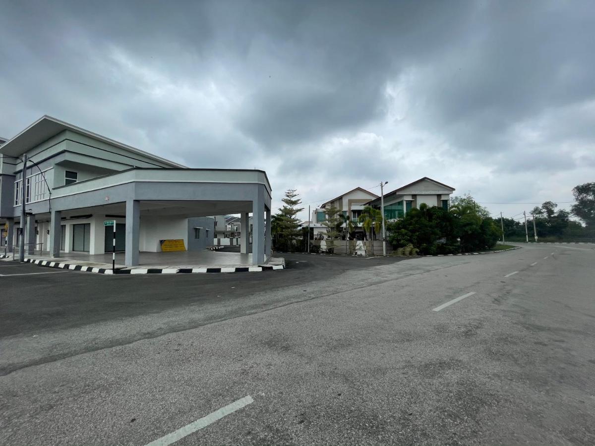 No 61 Nazirin Homestay Tmn Indah Raya 2 Manjung Lumut Dış mekan fotoğraf
